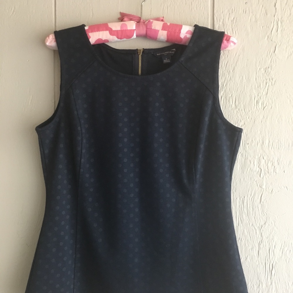 Banana Republic navy sleeveless blouse - Picture 4 of 4
